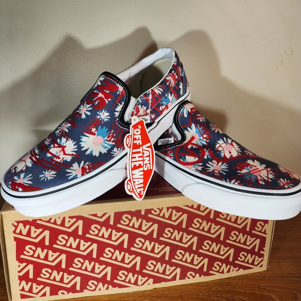 NWT VANS Classic Slip-on Vans Crew Floral/ Red Men (6.0)/ Women (7.5)